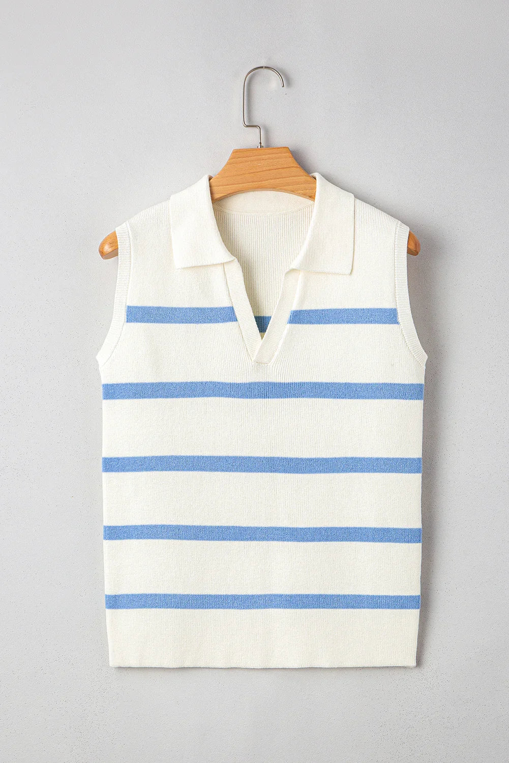 Gilet en maille côtelée bleu ciel à rayures, col en V fendu