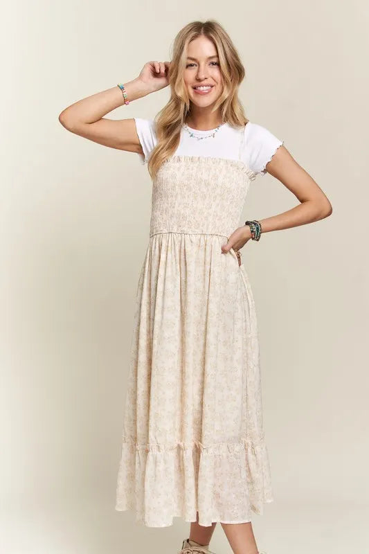 Nouvelle Robe Caraco Fleurie Smockée à Volants – Féminine, Charmante, Ludique, Parfaite pour les beaux jours et les sorties décontractées