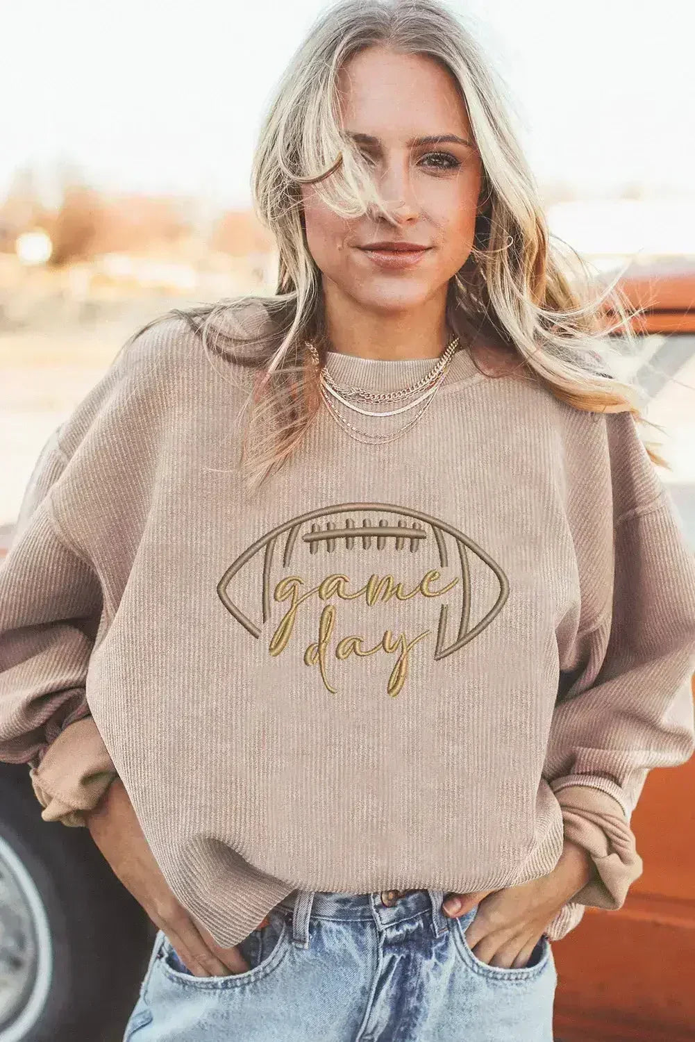 Sweat-shirt graphique de football abricot – Épaules tombantes et style jour de match | Femstylo