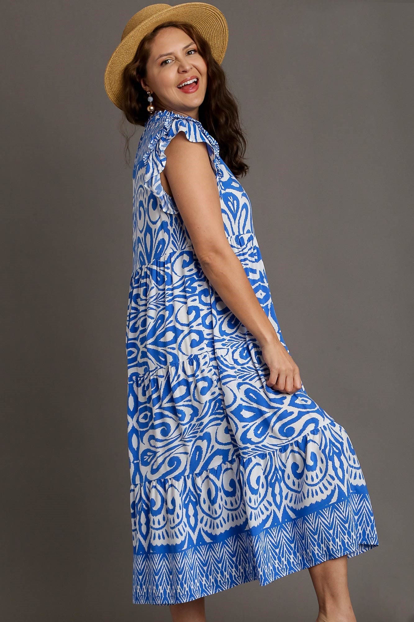 Robe mi-longue évasée à manches courtes et volants, imprimé bicolore bleu grande taille – Robe pièce maîtresse
