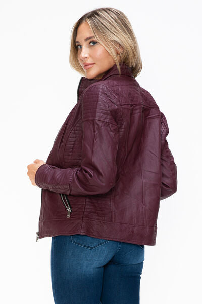 Veste double fermeture éclair superposée chaude, élégante pour femme avec capuche douillette en fausse fourrure, chic et confortable.