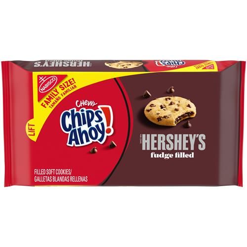 Chips Ahoy! Biscuits moelleux aux pépites de chocolat, fourrés au fudge Hersheys, format familial, 421 g