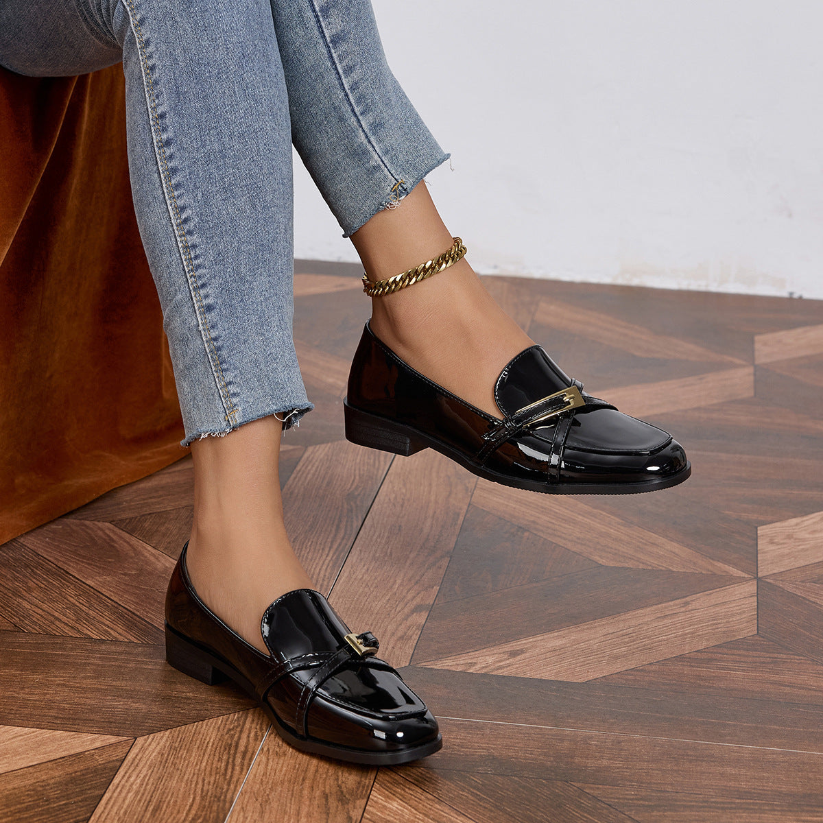 Chaussures vernies carrées pour femmes
