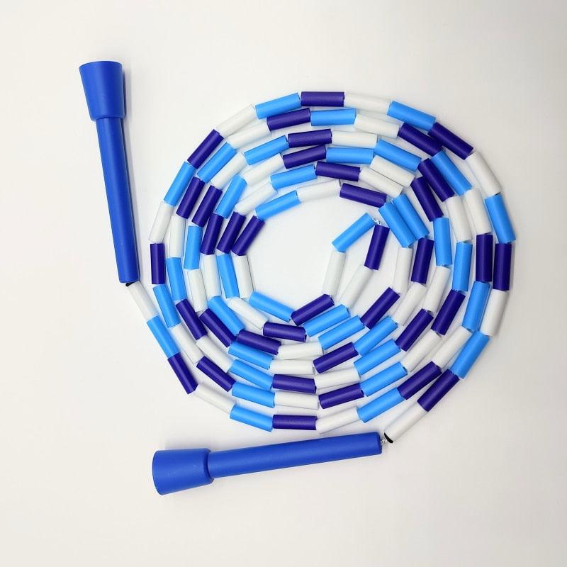 Corde à sauter perlée simple de base pour enfants, corde à sauter pour l'exercice, sports, activités de plein air, corde à sauter perlée douce pour enfants et adultes, corde à sauter segmentée en plastique