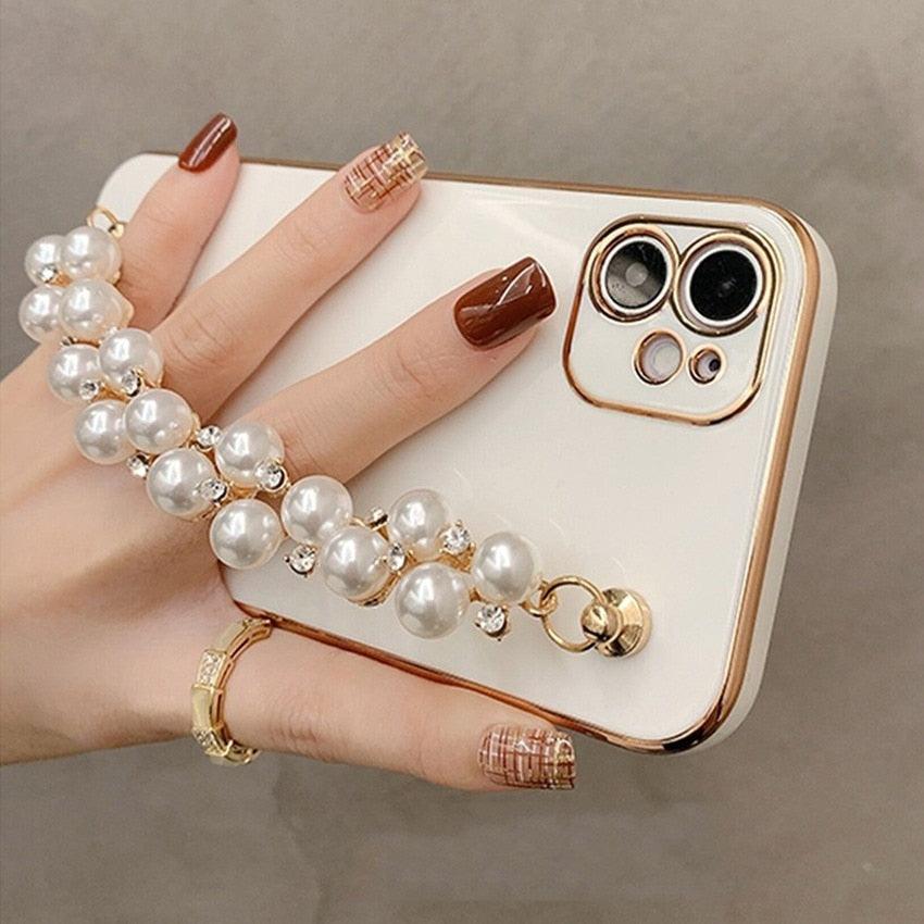 Magnifique coque de téléphone plaquée or à bords droits avec chaîne de perles blanches pour iPhone 13 11 12 Pro Max, pour iPhone X XS MAX XR 7 8 Plus, coque avec bracelet de poignet à chaîne de perles