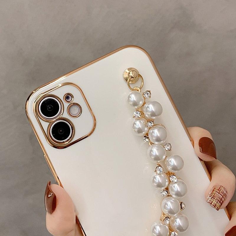Magnifique coque de téléphone plaquée or à bords droits avec chaîne de perles blanches pour iPhone 13 11 12 Pro Max, pour iPhone X XS MAX XR 7 8 Plus, coque avec bracelet de poignet à chaîne de perles
