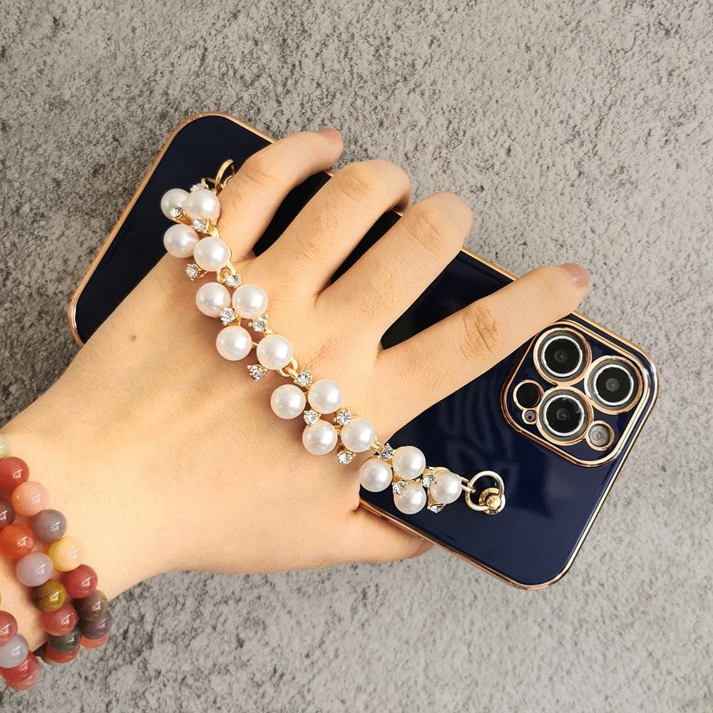 Magnifique coque de téléphone plaquée or à bords droits avec chaîne de perles blanches pour iPhone 13 11 12 Pro Max, pour iPhone X XS MAX XR 7 8 Plus, coque avec bracelet de poignet à chaîne de perles
