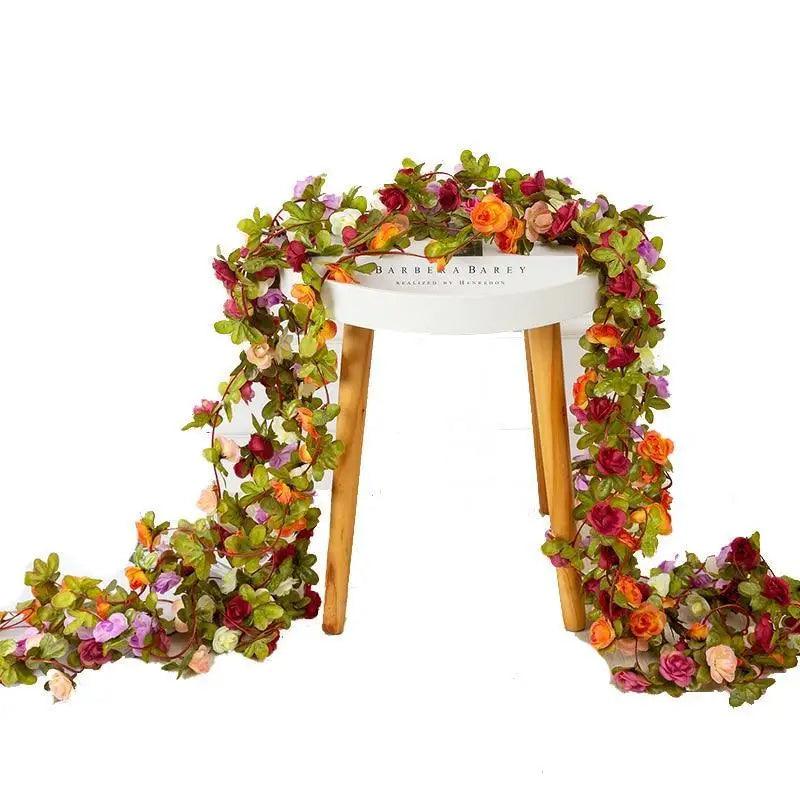 Guirlande de roses artificielles de 250 cm magnifiquement conçue pour Noël, mariage, décoration de maison, de chambre, de printemps, d'automne, d'arche de jardin, fausse plante de vigne