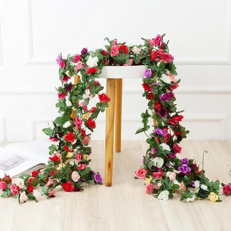 Guirlande de roses artificielles de 250 cm magnifiquement conçue pour Noël, mariage, décoration de maison, de chambre, de printemps, d'automne, d'arche de jardin, fausse plante de vigne