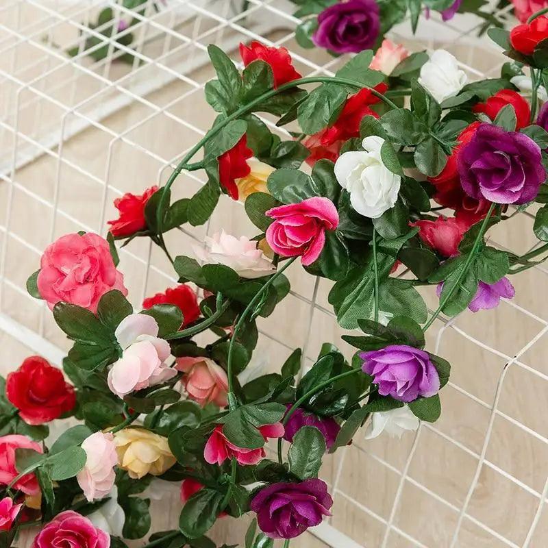 Guirlande de roses artificielles de 250 cm magnifiquement conçue pour Noël, mariage, décoration de maison, de chambre, de printemps, d'automne, d'arche de jardin, fausse plante de vigne
