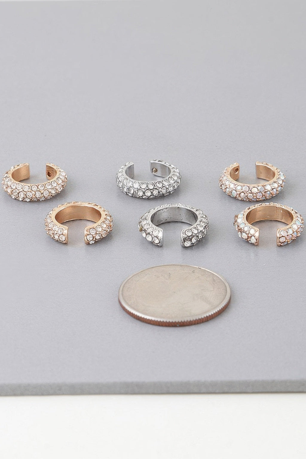 Boucles d'oreilles manchette ornées de bijoux