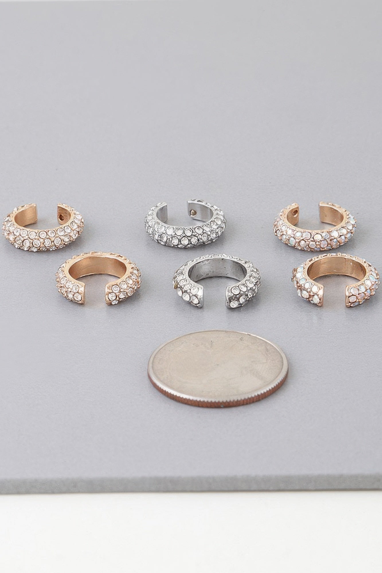 Boucles d'oreilles manchette ornées de bijoux