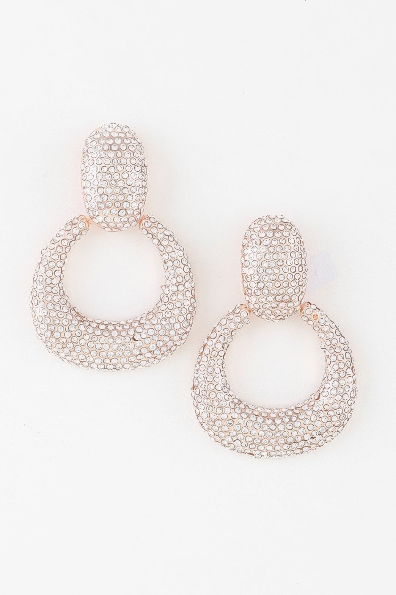 Boucles d'oreilles créoles pendantes ornées de pierres