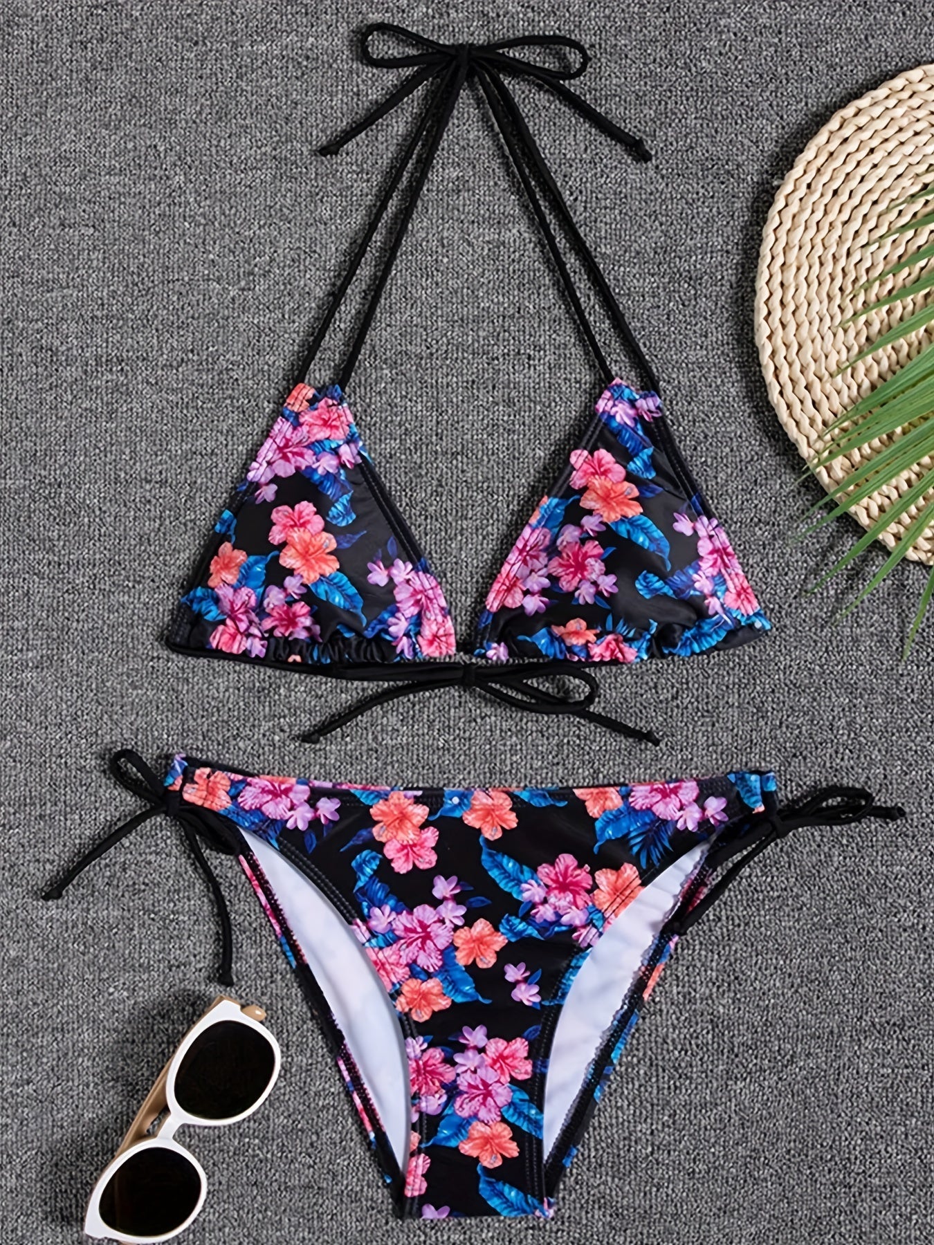 Ensemble Bikini Triangle 2 Pièces Femme Sunset Bloom – Maillot de Bain Vibrant à Imprimé Floral Aléatoire, Dos Nu avec Liens, Bas à Nouer sur les Côtés et Jambes Échancrées – Maillot de Bain Extensible pour Femme pour les Escapades Estivales à la Plage