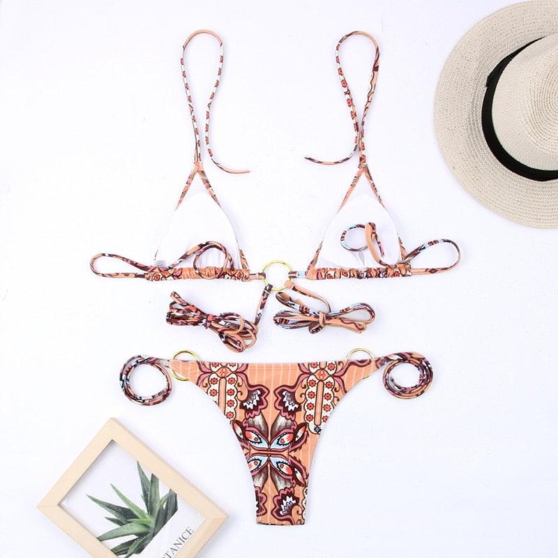 Maillot de bain deux pièces triangle réglable à dos nu croisé, avec lacets et liens, pour femme. Bas de maillot de bain brésilien string. Maillot de bain femme ajouré de qualité, plissé. Ensemble bikini femme réversible.
