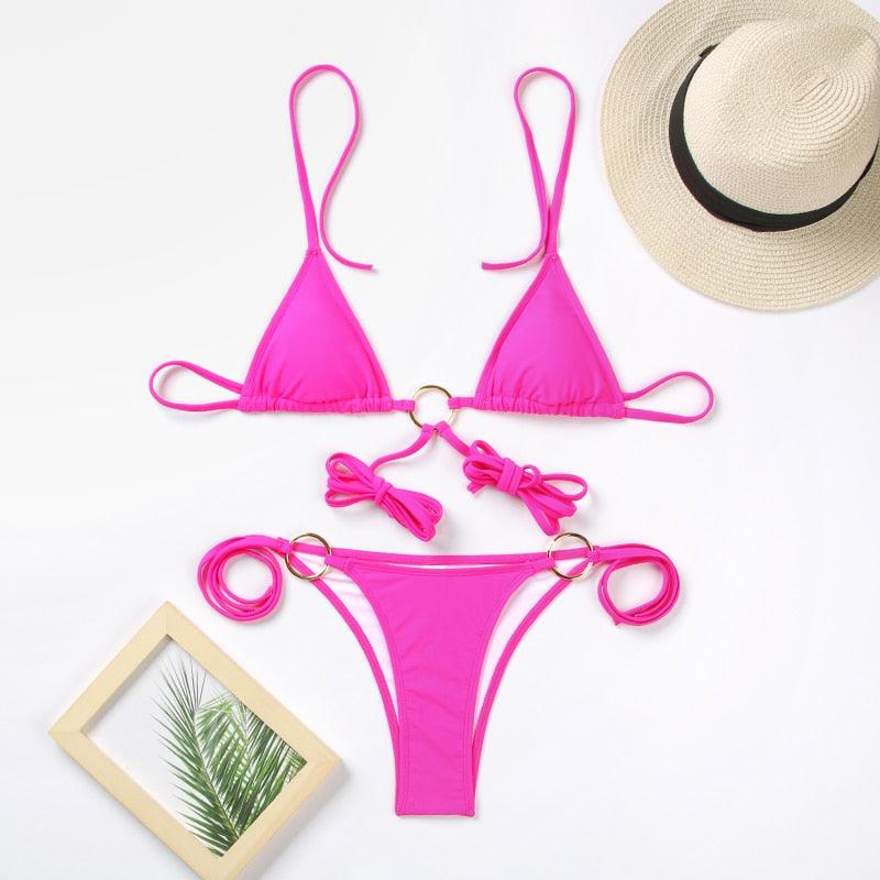 Maillot de bain deux pièces triangle réglable à dos nu croisé, avec lacets et liens, pour femme. Bas de maillot de bain brésilien string. Maillot de bain femme ajouré de qualité, plissé. Ensemble bikini femme réversible.