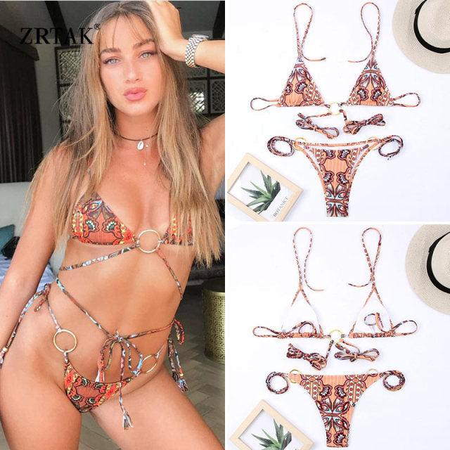 Maillot de bain deux pièces triangle réglable à dos nu croisé, avec lacets et liens, pour femme. Bas de maillot de bain brésilien string. Maillot de bain femme ajouré de qualité, plissé. Ensemble bikini femme réversible.