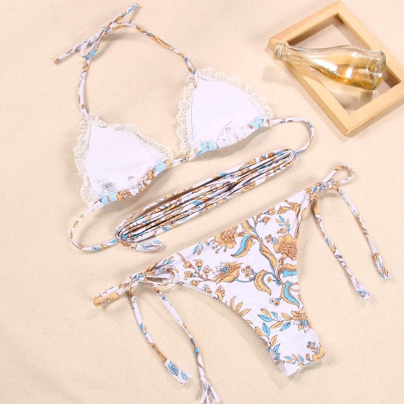 Maillot de bain deux pièces triangle réglable à dos nu croisé, avec lacets et liens, pour femme. Bas de maillot de bain brésilien string. Maillot de bain femme ajouré de qualité, plissé. Ensemble bikini femme réversible.