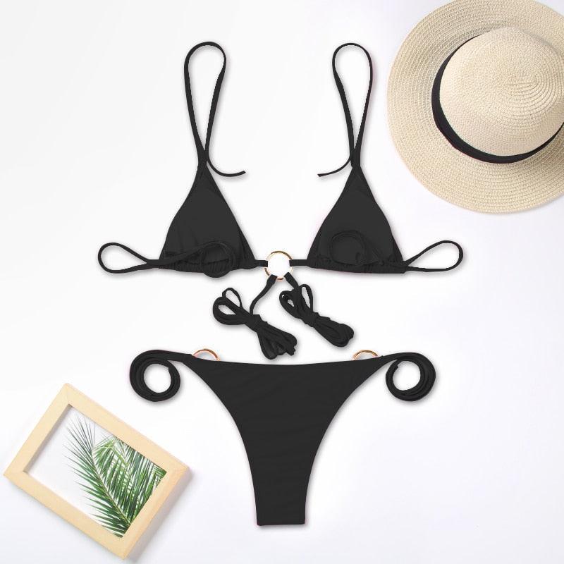 Maillot de bain deux pièces triangle réglable à dos nu croisé, avec lacets et liens, pour femme. Bas de maillot de bain brésilien string. Maillot de bain femme ajouré de qualité, plissé. Ensemble bikini femme réversible.