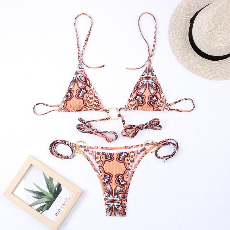 Maillot de bain deux pièces triangle réglable à dos nu croisé, avec lacets et liens, pour femme. Bas de maillot de bain brésilien string. Maillot de bain femme ajouré de qualité, plissé. Ensemble bikini femme réversible.