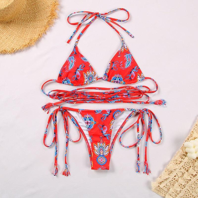 Maillot de bain deux pièces triangle réglable à dos nu croisé, avec lacets et liens, pour femme. Bas de maillot de bain brésilien string. Maillot de bain femme ajouré de qualité, plissé. Ensemble bikini femme réversible.