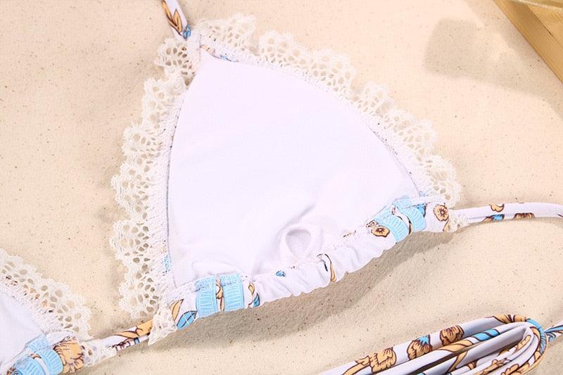 Maillot de bain deux pièces triangle réglable à dos nu croisé, avec lacets et liens, pour femme. Bas de maillot de bain brésilien string. Maillot de bain femme ajouré de qualité, plissé. Ensemble bikini femme réversible.
