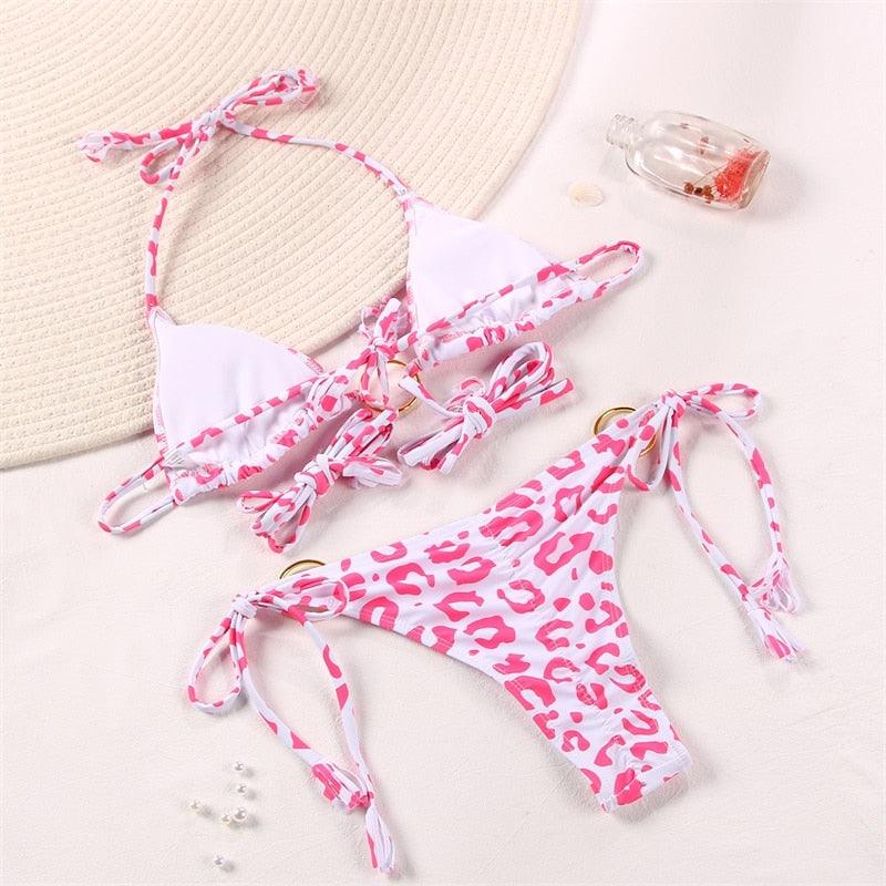 Maillot de bain deux pièces triangle réglable à dos nu croisé, avec lacets et liens, pour femme. Bas de maillot de bain brésilien string. Maillot de bain femme ajouré de qualité, plissé. Ensemble bikini femme réversible.