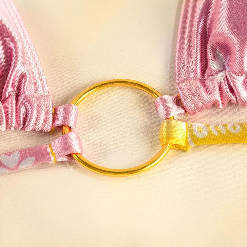 Maillot de bain deux pièces triangle réglable à dos nu croisé, avec lacets et liens, pour femme. Bas de maillot de bain brésilien string. Maillot de bain femme ajouré de qualité, plissé. Ensemble bikini femme réversible.