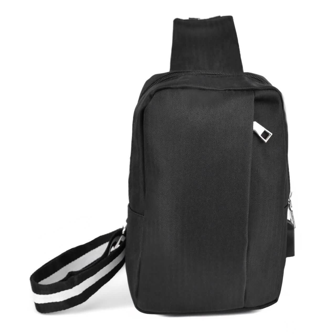Sac à bandoulière noir avec port de chargement USB