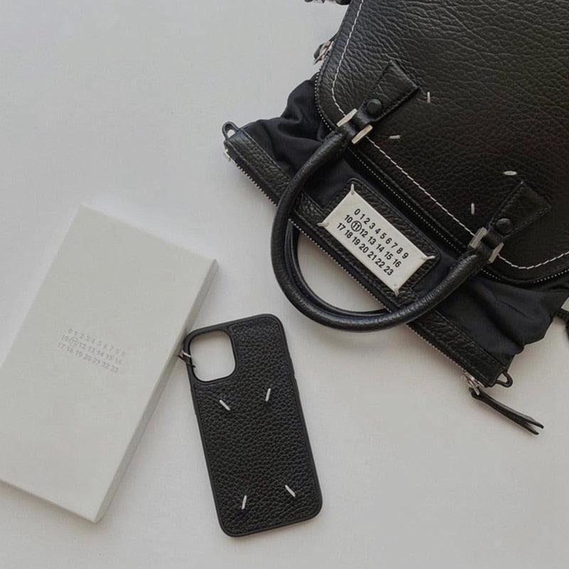 Étui de téléphone en cuir noir de luxe pour iPhone 13 12 14 Pro Max 7 8 Plus X XS XR 11 SE 2 Housse arrière classique en cuir Housse latérale arrière en cuir pour iPhone Design simple et élégant Étui noir pour smartphone