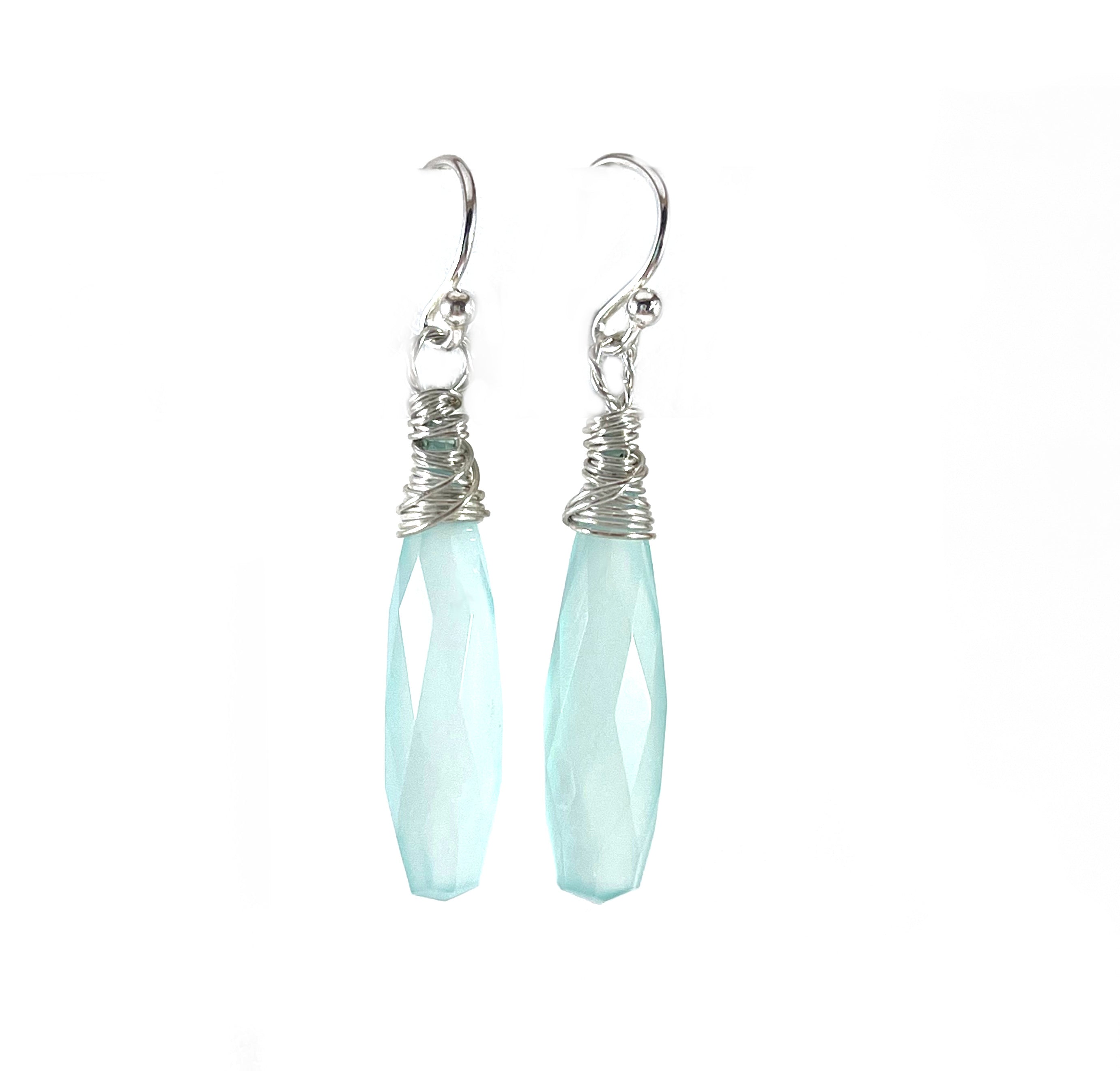 Boucles d'oreilles pendantes en calcédoine aigue-marine facettée