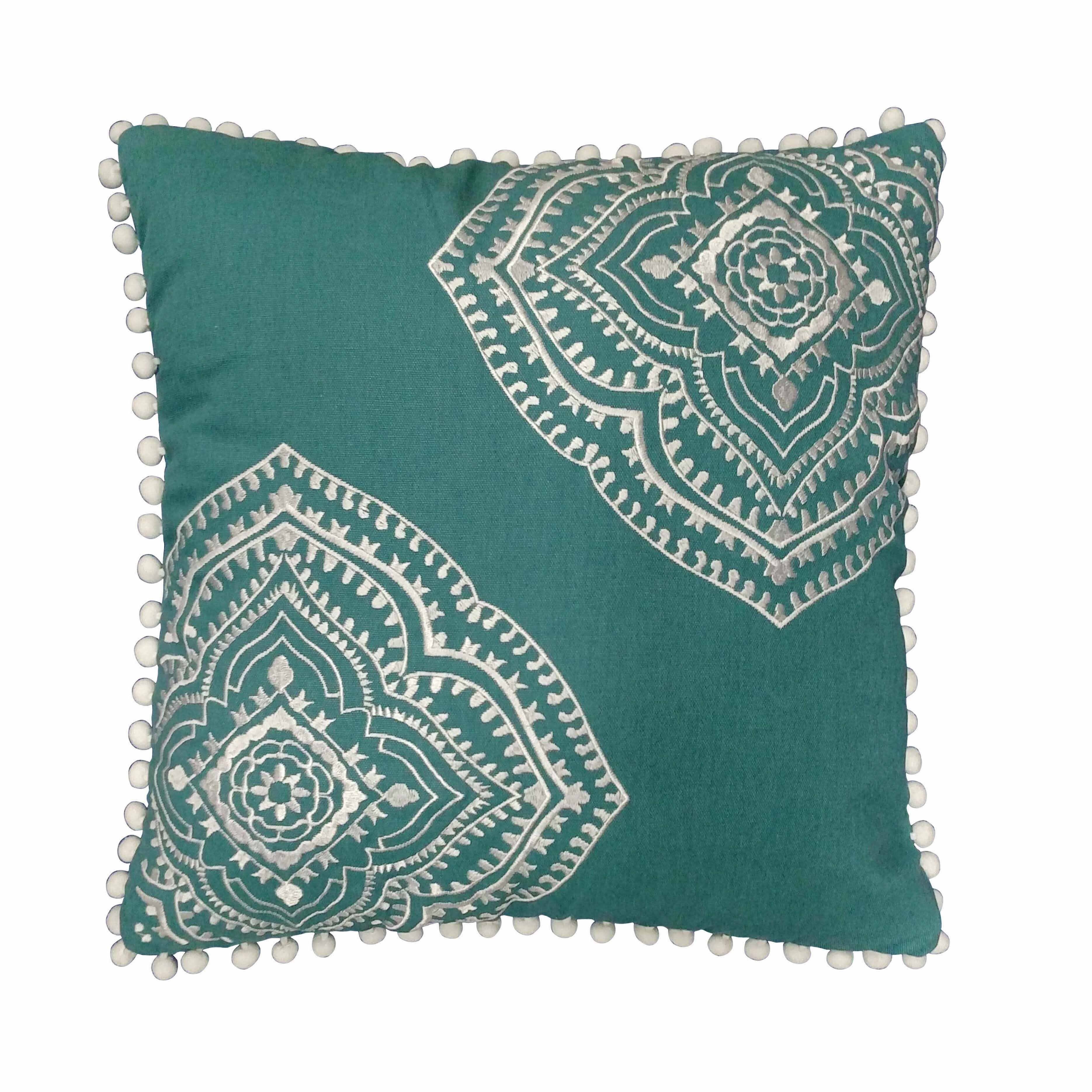 Brooklyn Flat Coussin Décoratif Brodé à Pompons Valencia