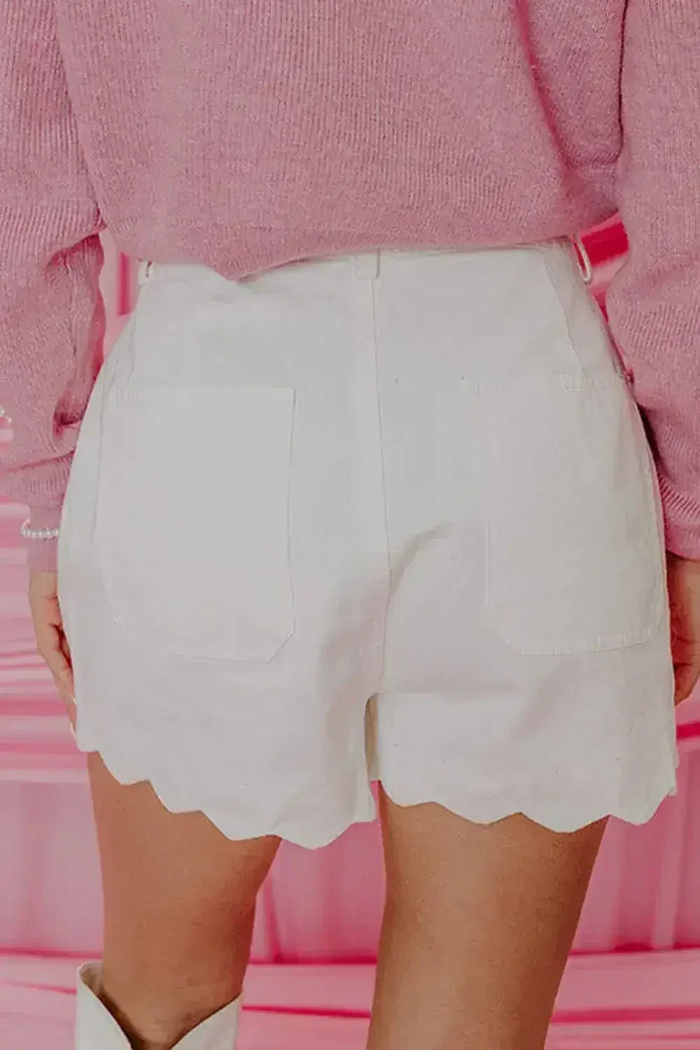 Short en jean délavé bleu à ourlet festonné