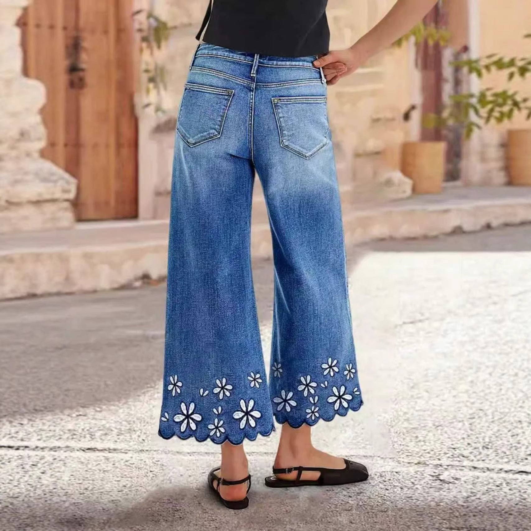 Jean en denim brodé de chrysanthèmes – Coupe droite ample pour femme