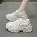 Chaussures blanches respirantes à semelle épaisse pour femme — Élégantes et amorties