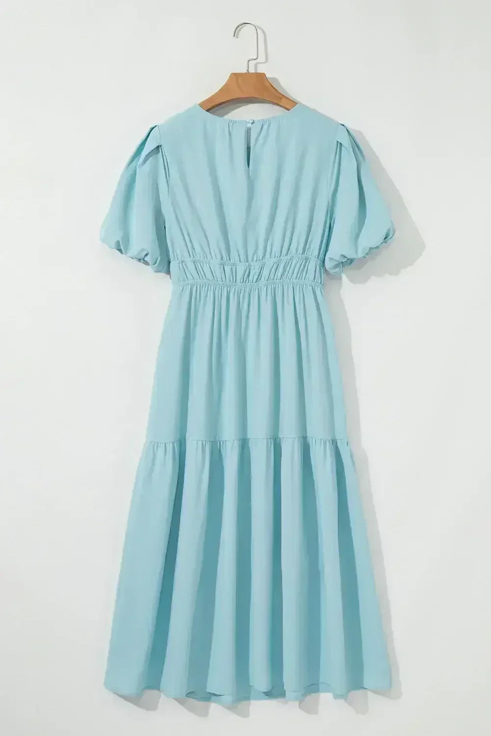Robe midi fluide bleu clair à manches bouffantes et taille haute