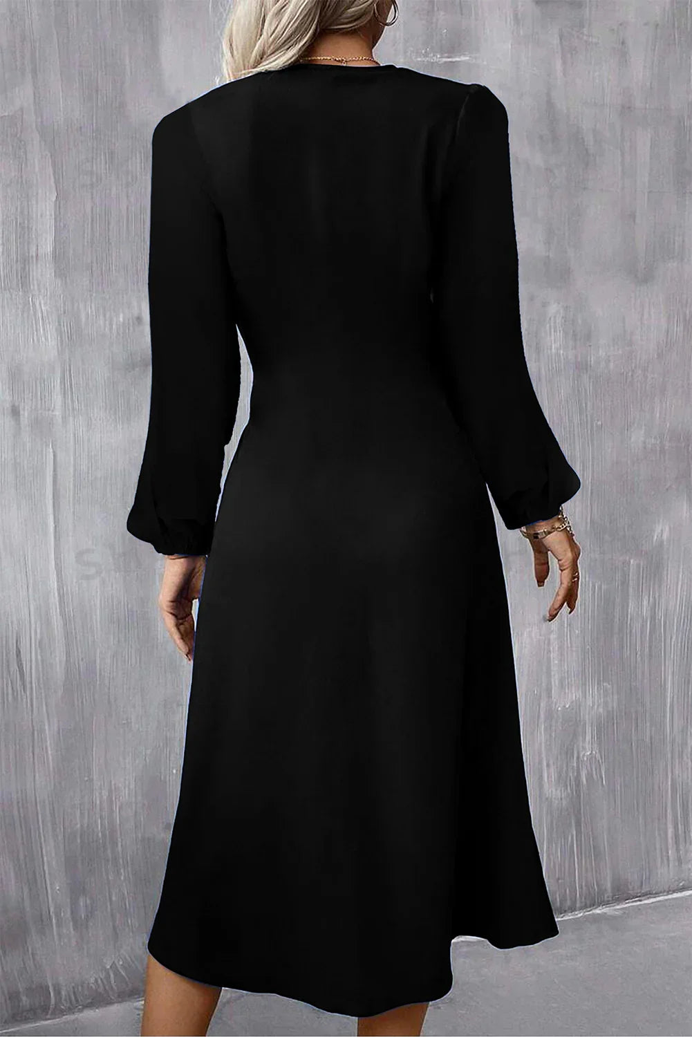 Robe midi noire à manches bouffantes et unies