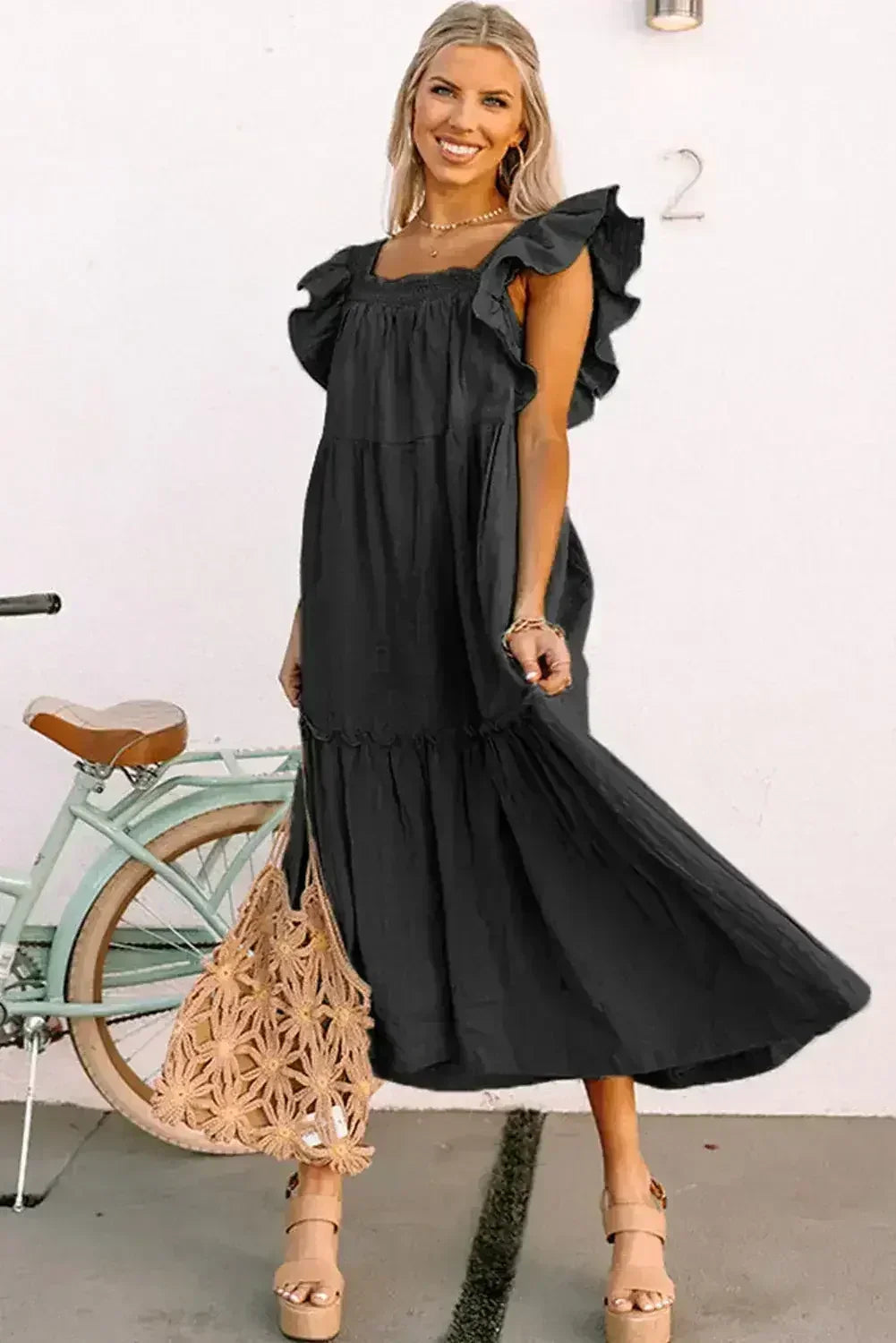 Robe longue texturée étagée à col carré et manches courtes volantées violette