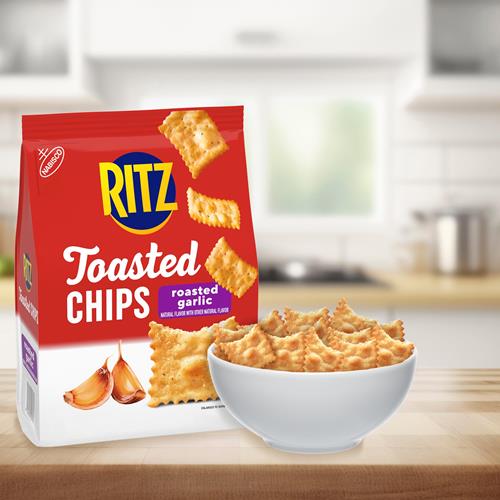 Biscuits Ritz Toasted Chips saveur ail rôti, snacks pour les fêtes, 230 g