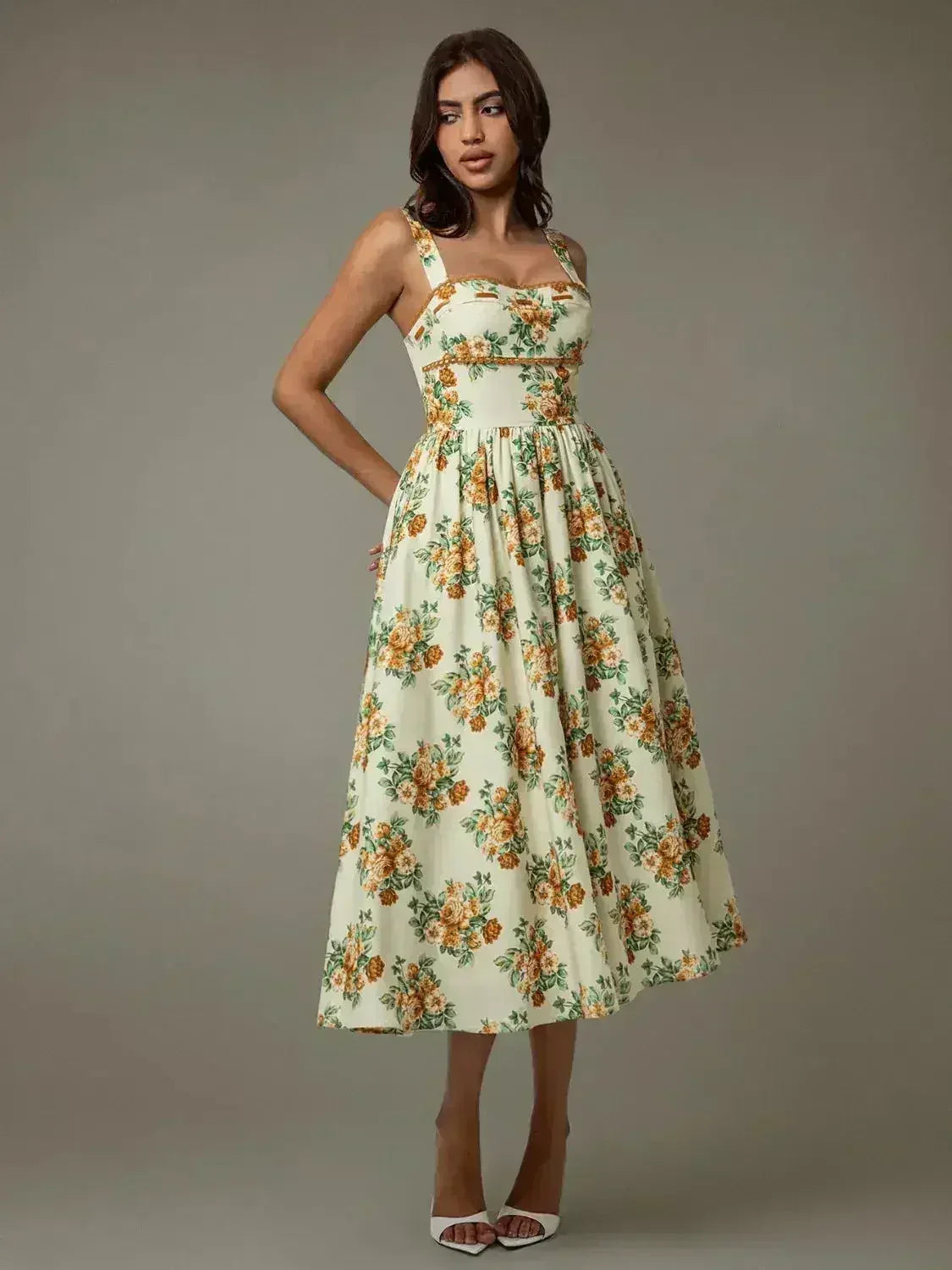 Robe midi florale sans manches bordée de dentelle