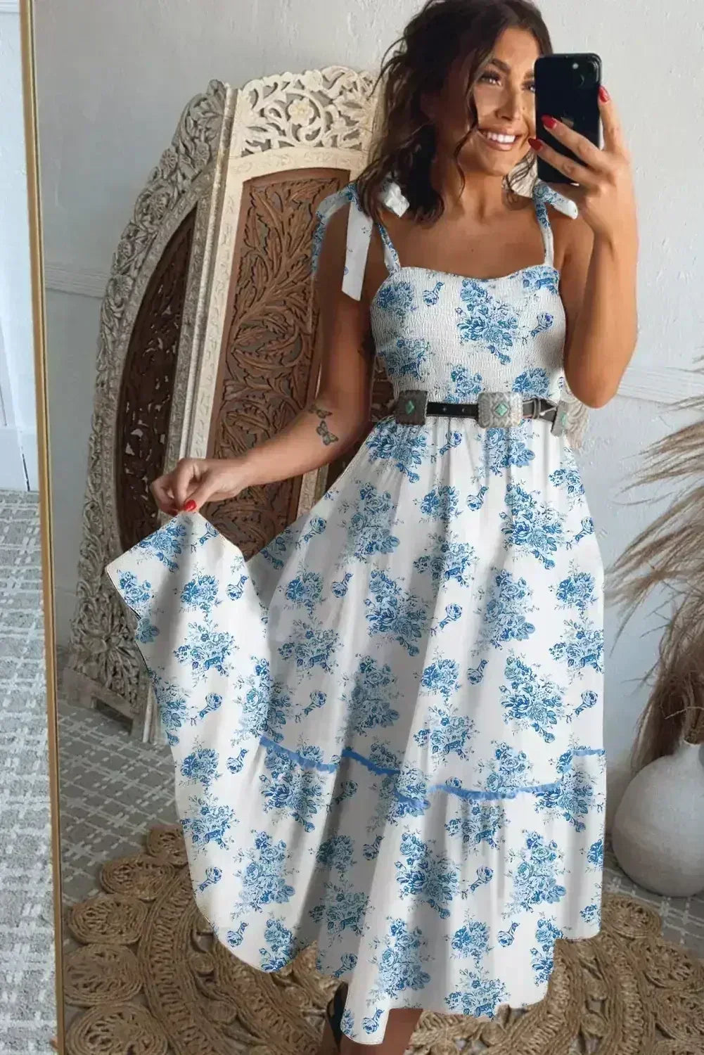 Robe midi sans manches à imprimé floral bleu ciel, smocks et épaules nouées