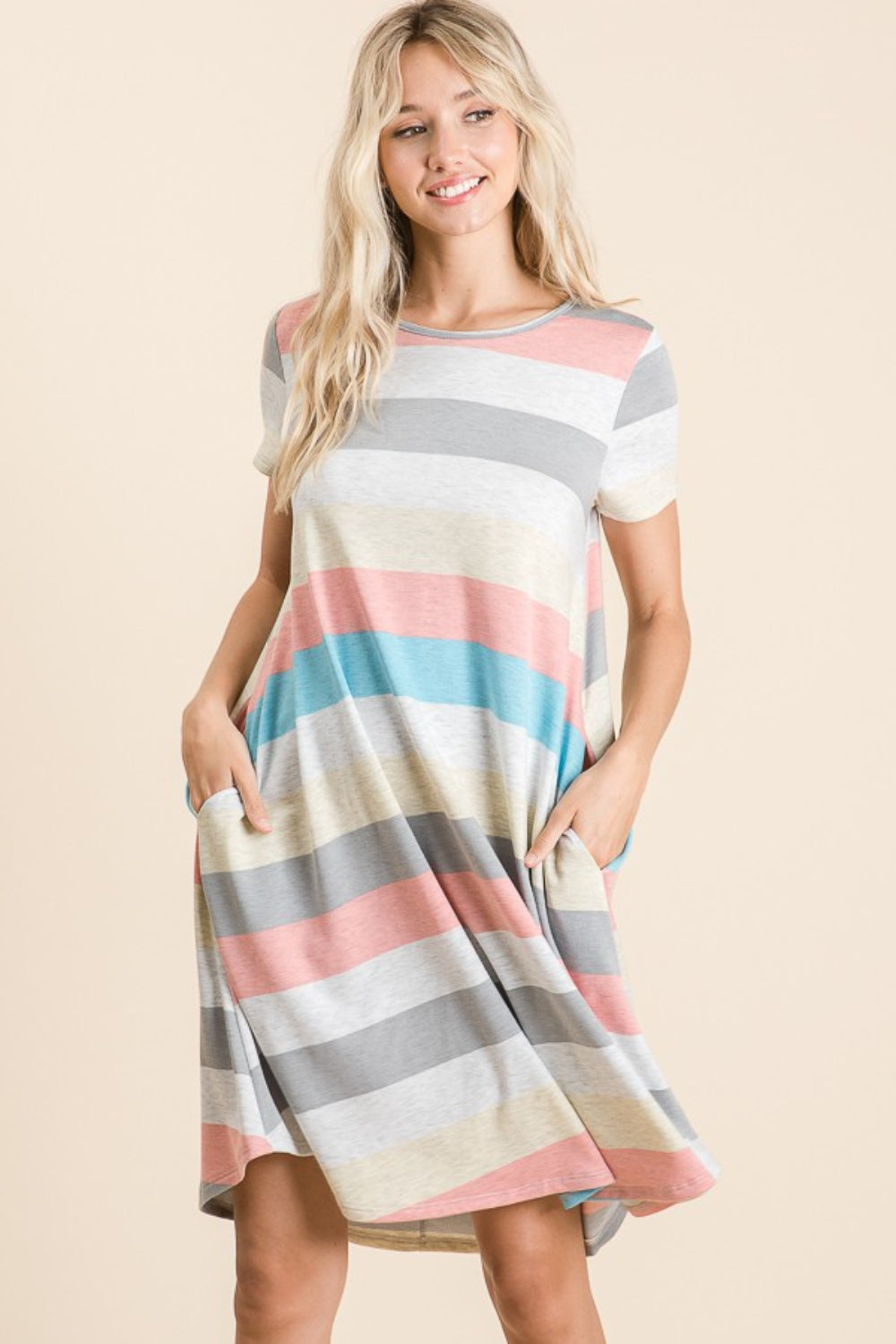 Robe rayée à manches courtes avec poches pour femmes – Robe rayée décontractée, Robe à manches courtes confortable, Robe rayée avec poches, Robe rayée polyvalente, Robe à coupe décontractée, Robe rayée facile à porter, Robe à manches courtes chic