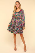 Robe satinée florale superposée à col en V – Robe florale en satin, Robe superposée à col en V, Robe florale élégante, Robe fluide en satin, Robe de soirée d'été