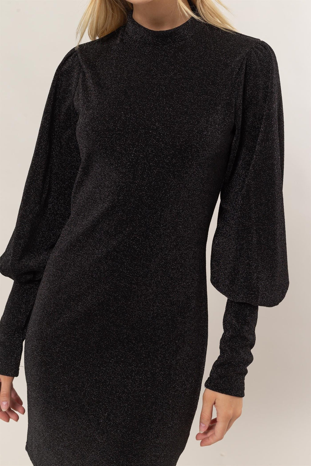 Robe mini à col montant et manches longues en paillettes – Robe à col montant scintillante, Élégante, Flatteuse, Robe en maille pailletée, Mini-robe élégante, Robe de soirée à manches longues, Robe de soirée audacieuse