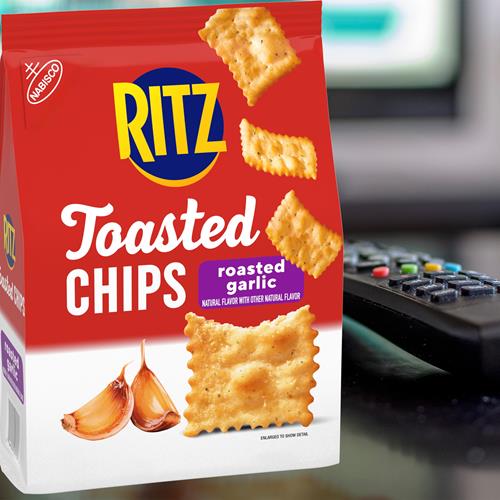 Biscuits Ritz Toasted Chips saveur ail rôti, snacks pour les fêtes, 230 g