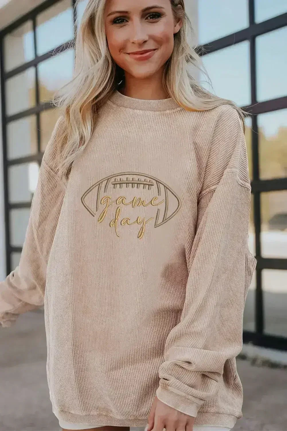 Sweat-shirt graphique de football abricot – Épaules tombantes et style jour de match | Femstylo