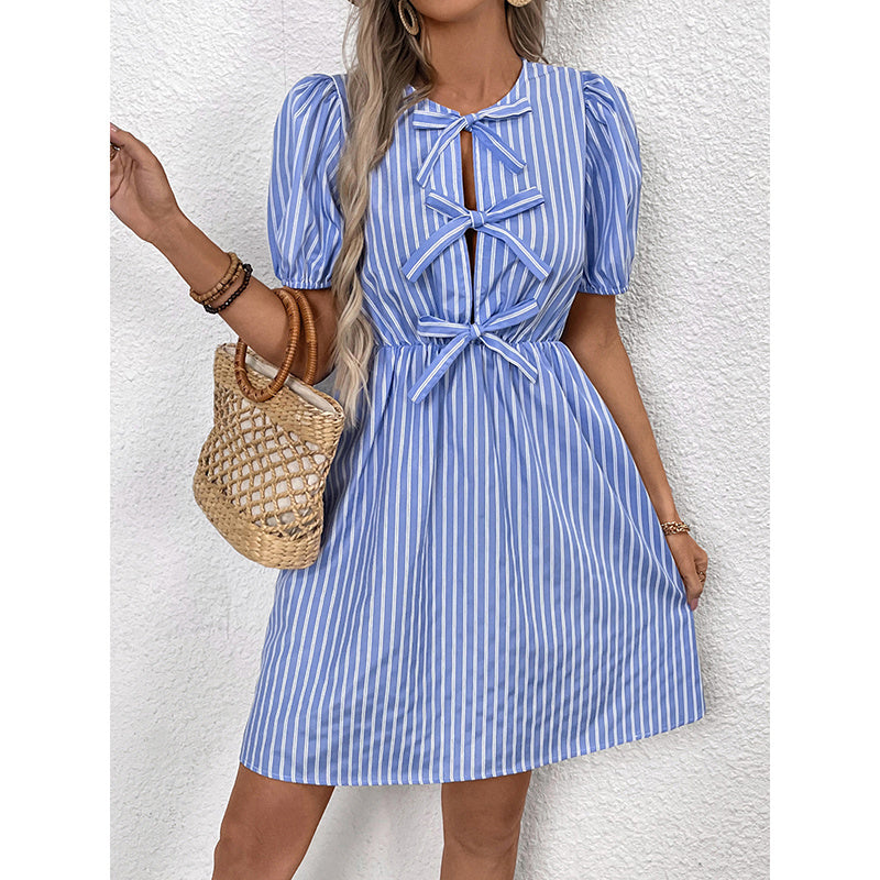 Mini-robe rayée à nouer sur le devant et à manches bouffantes pour femme