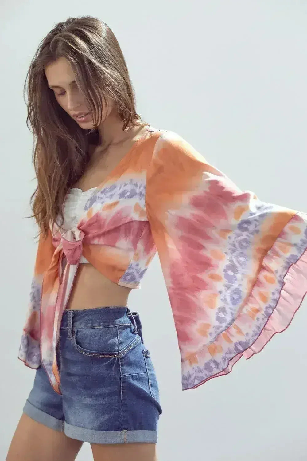 Crop top Tie-Dye à Manches Cloche – Manches Fluides et Design Élégant