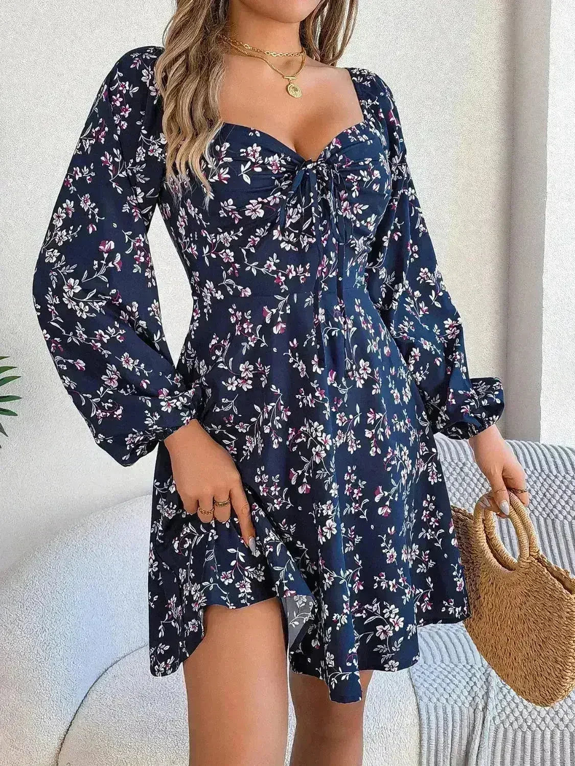 Mini-robe à manches ballon et encolure cœur imprimée