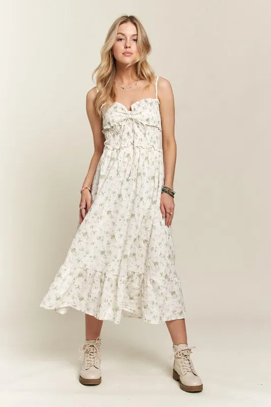 Robe d'été pour femmes à encolure cœur, smockée et fleurie – Robe à fines bretelles fleurie et romantique avec encolure cœur et détails volantés pour les événements printaniers et estivaux